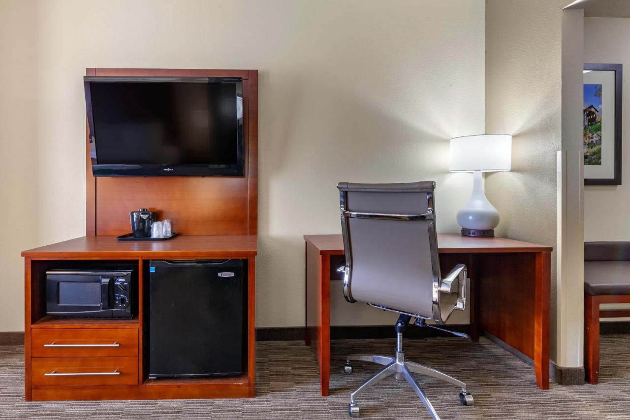Comfort Suites Oshkosh Exteriör bild