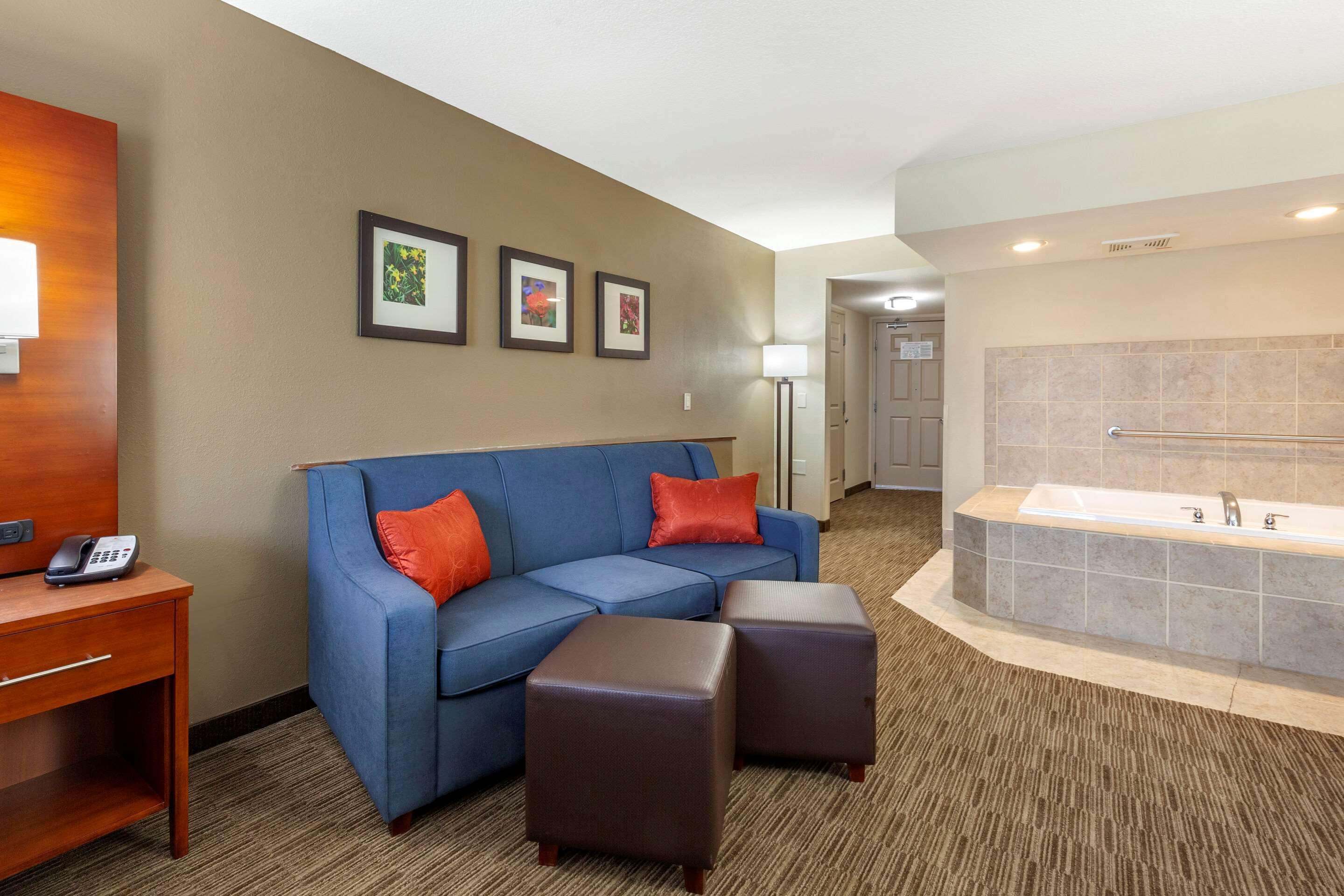 Comfort Suites Oshkosh Exteriör bild