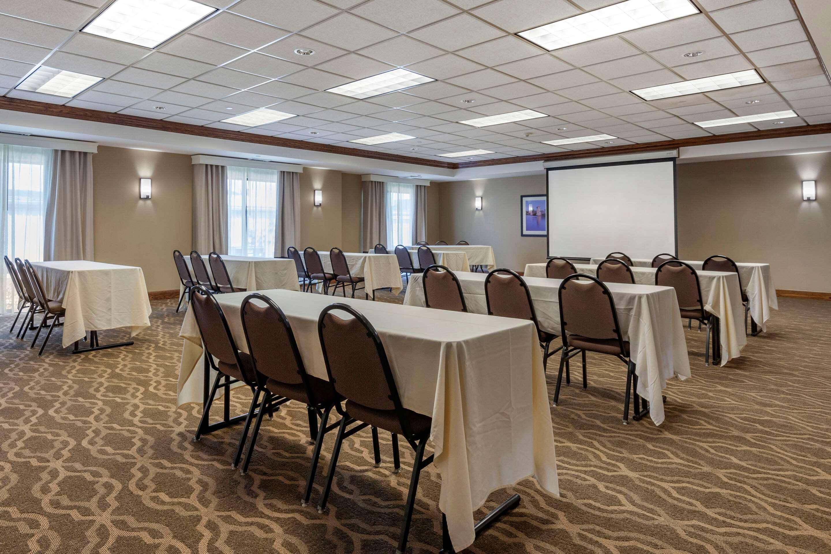 Comfort Suites Oshkosh Exteriör bild
