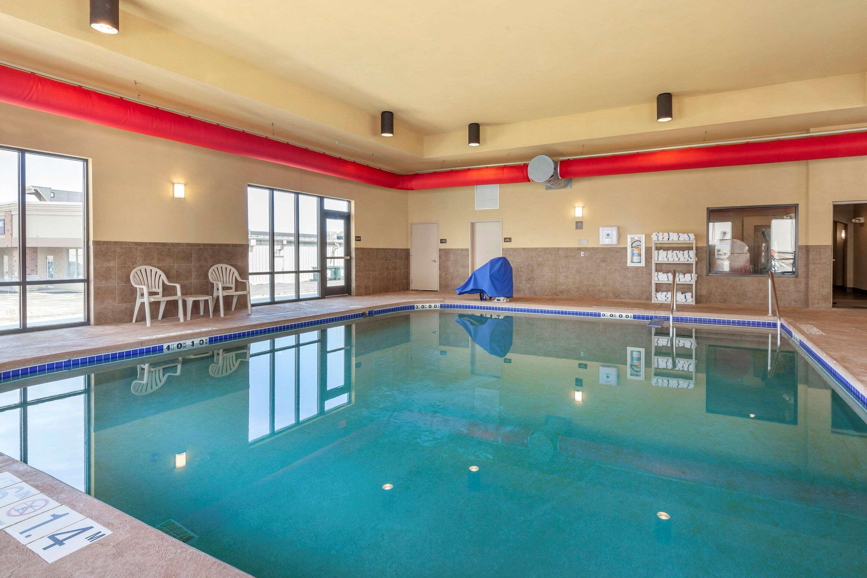Comfort Suites Oshkosh Exteriör bild