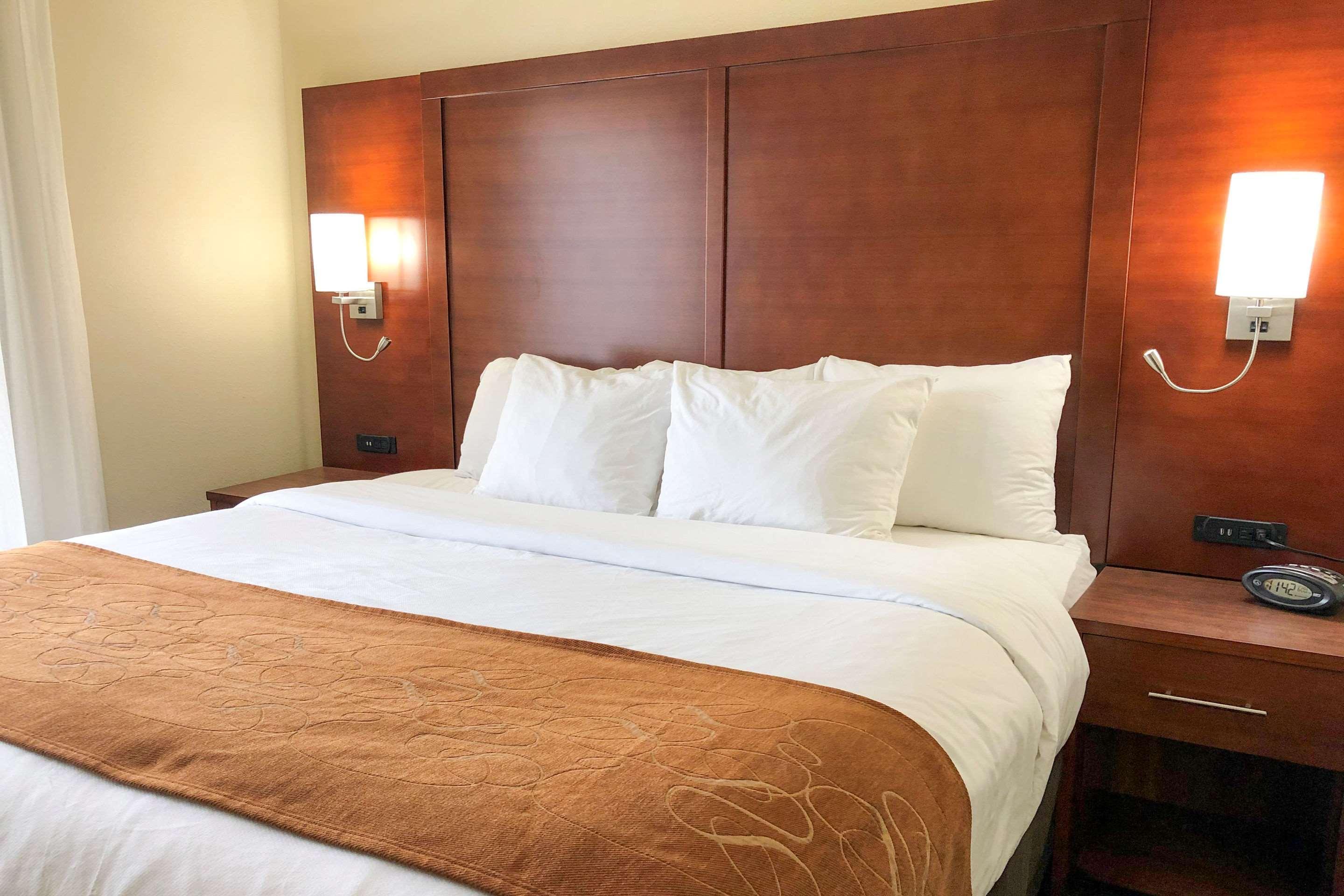 Comfort Suites Oshkosh Exteriör bild