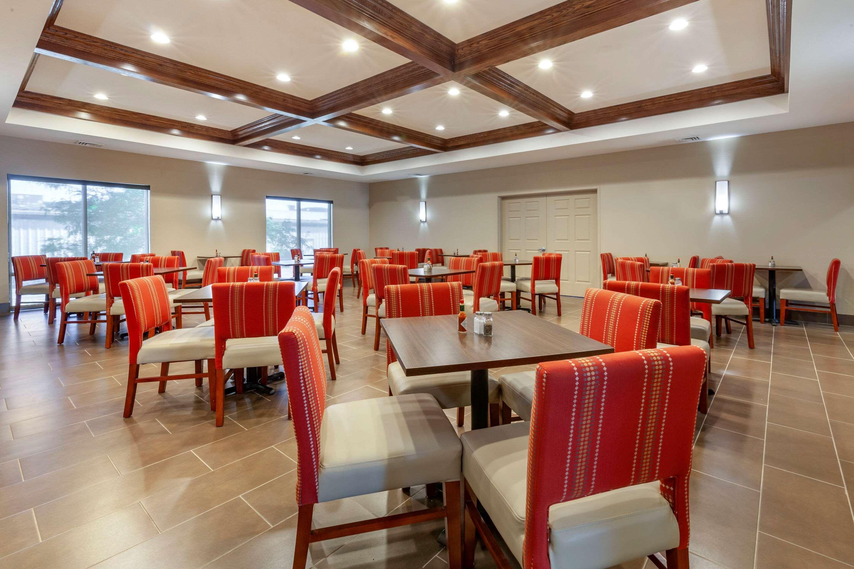 Comfort Suites Oshkosh Exteriör bild
